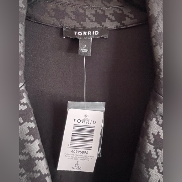 Torrid Studio Luxe Ponte Blazer Jacket 2X (18/20) Black Houndstooth NWT - Picture 2 of 10